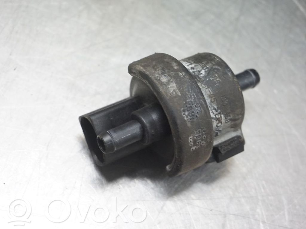 Volkswagen PASSAT B6 Supapă vacuum 