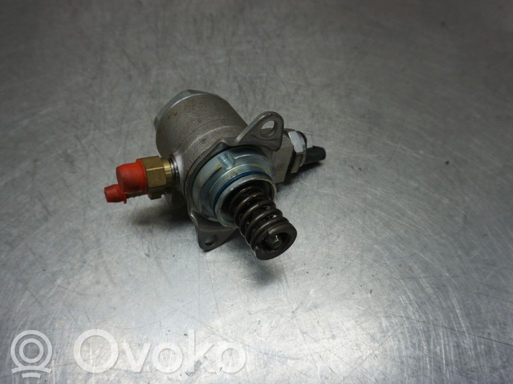 Volkswagen PASSAT B7 Mechaniczna pompa paliwa 