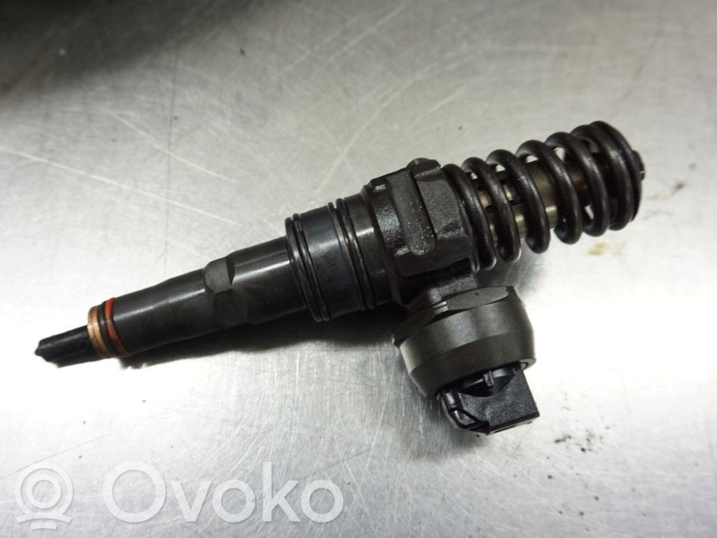 Volkswagen Golf V Injector combustibil 