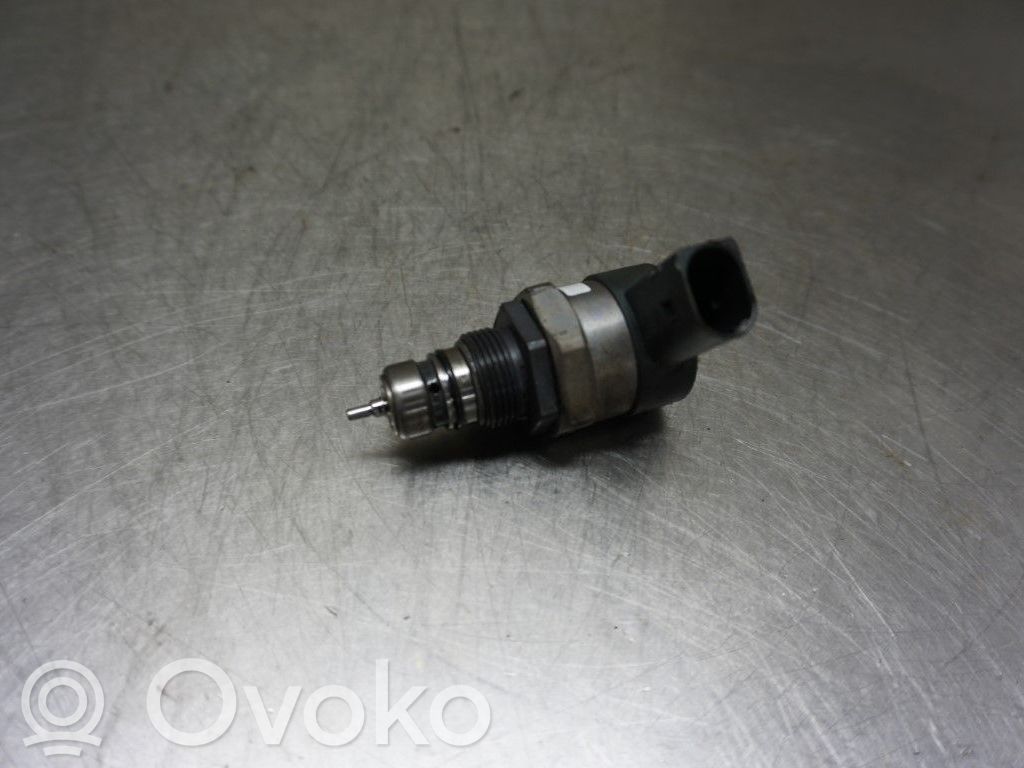 Régulateur de pression de carburant   13537805734,223520,0281002738