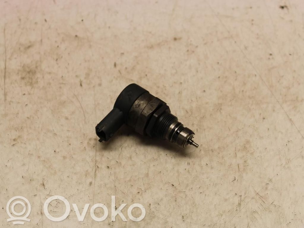 Régulateur de pression de carburant   31216662,222296,0281002712