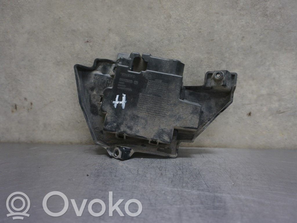 Volvo V60 Galinis laikiklis bamperio 