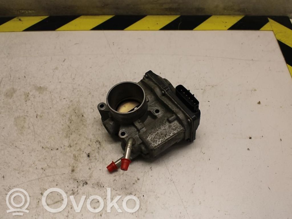 Toyota Corolla E120 E130 Droseļvārsts 