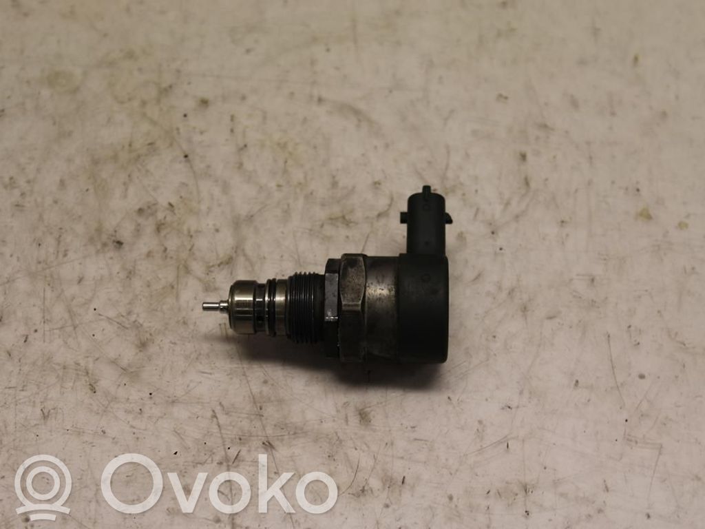 Régulateur de pression de carburant   31216662,222296,0281002712