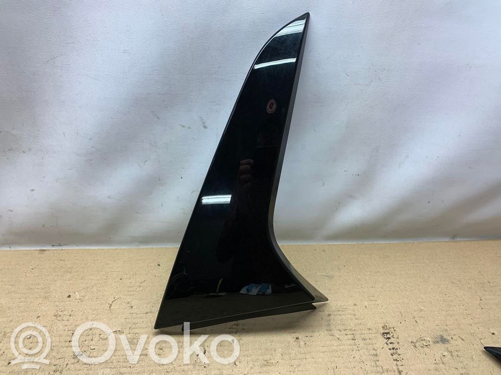 Tailgate/trunk spoiler   2417483,244665