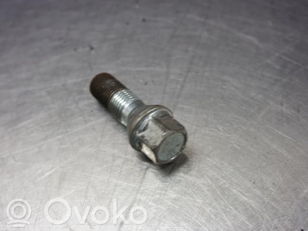 Volkswagen Golf V Mutterit/pultit 