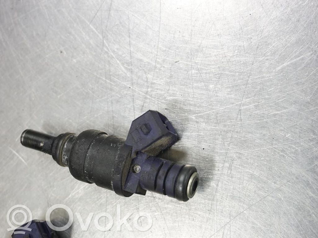 Inyector de combustible   13537546245,172968