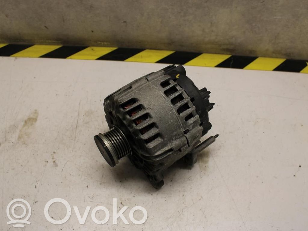 Volkswagen PASSAT B7 Alternator 
