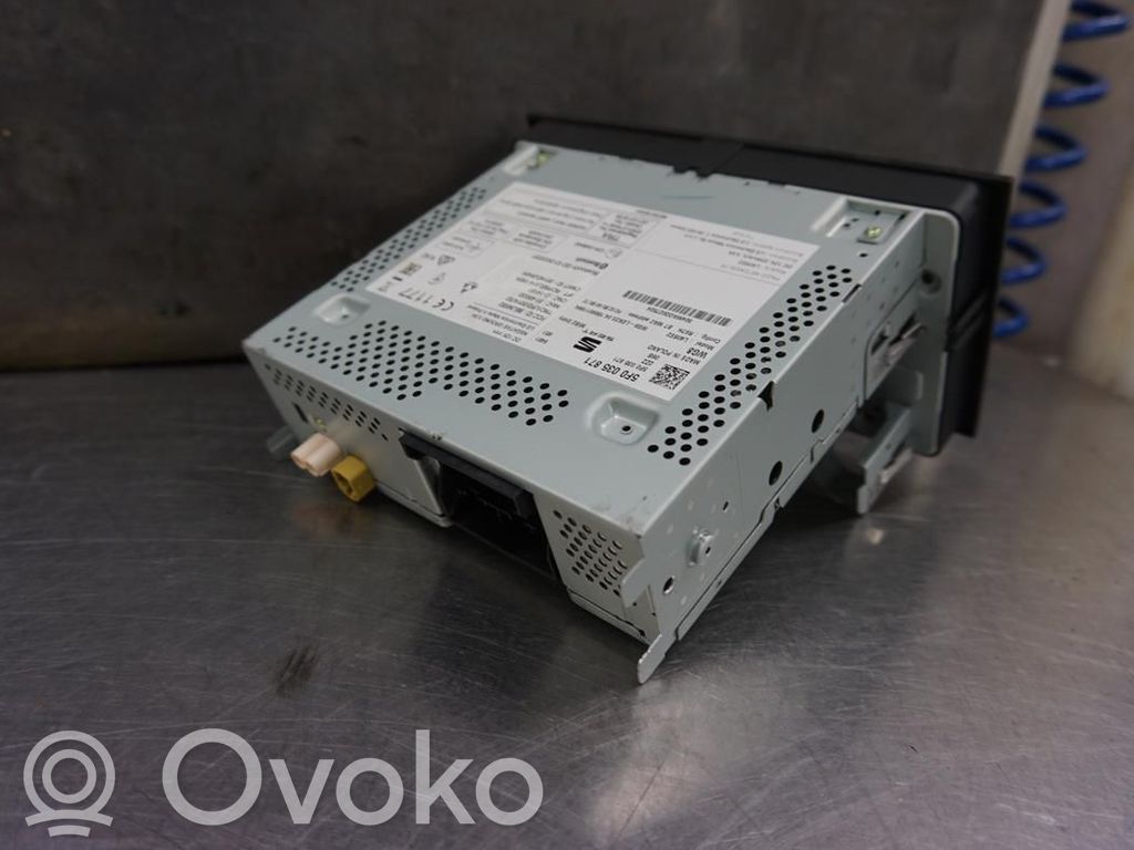 Panel / Radioodtwarzacz CD/DVD/GPS   5F0035871,195038
