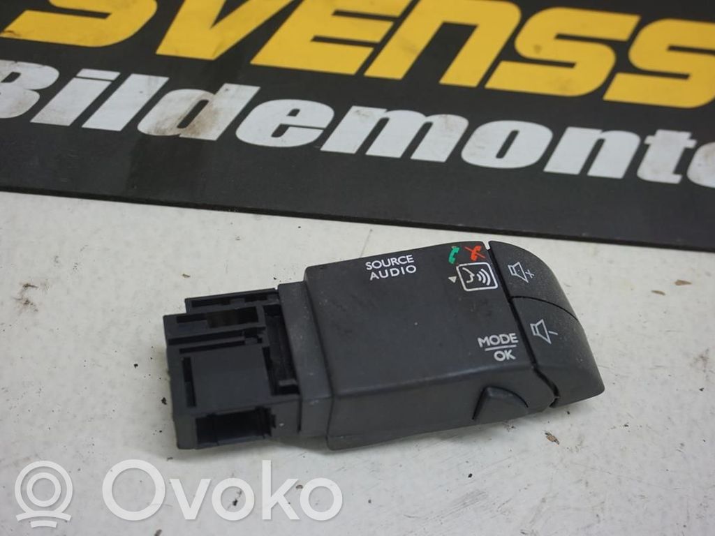 Renault Trafic II (X83) Steering wheel buttons/switches 