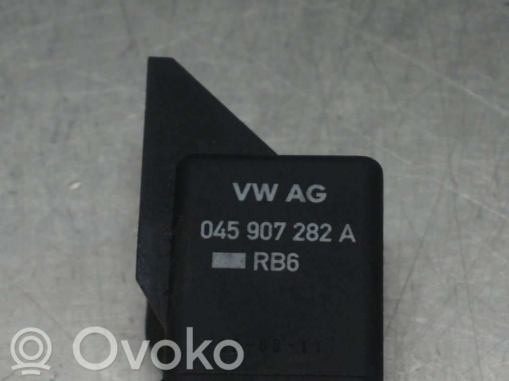 Volkswagen Polo IV 9N3 Relè di accensione 