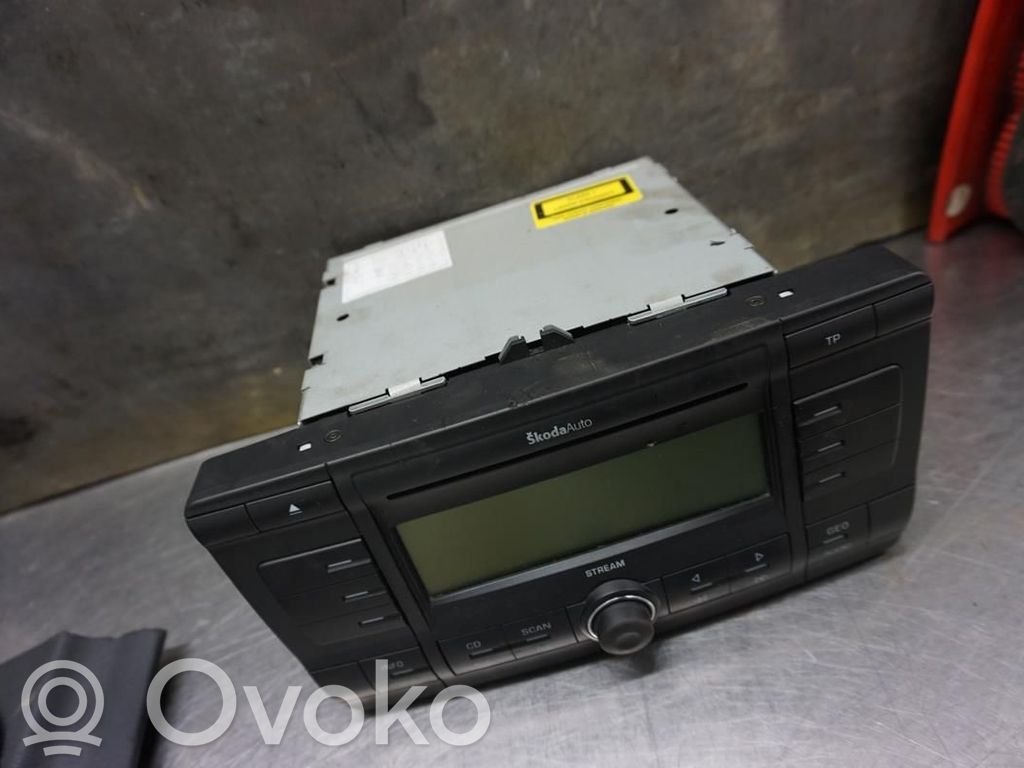 Skoda Octavia Mk2 (1Z) Radio/CD/DVD/GPS head unit 