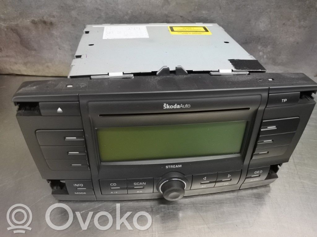 Skoda Octavia Mk2 (1Z) Radio/CD/DVD/GPS head unit 