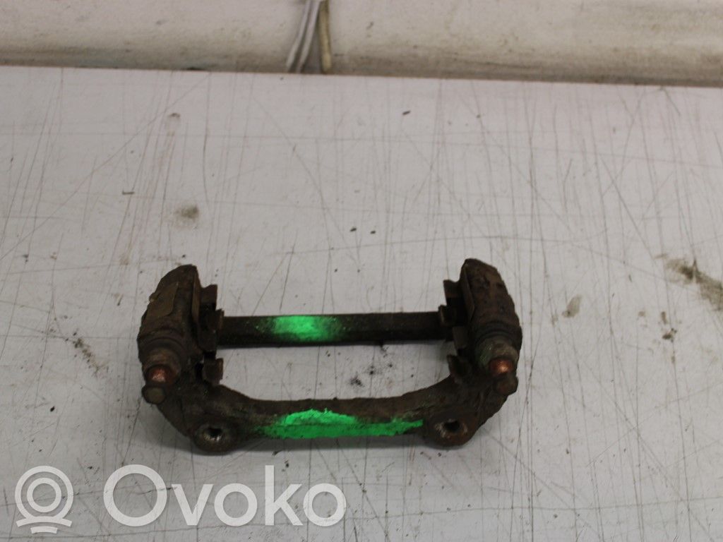 Peugeot 407 Mocowanie przedniego zacisku hamulca 