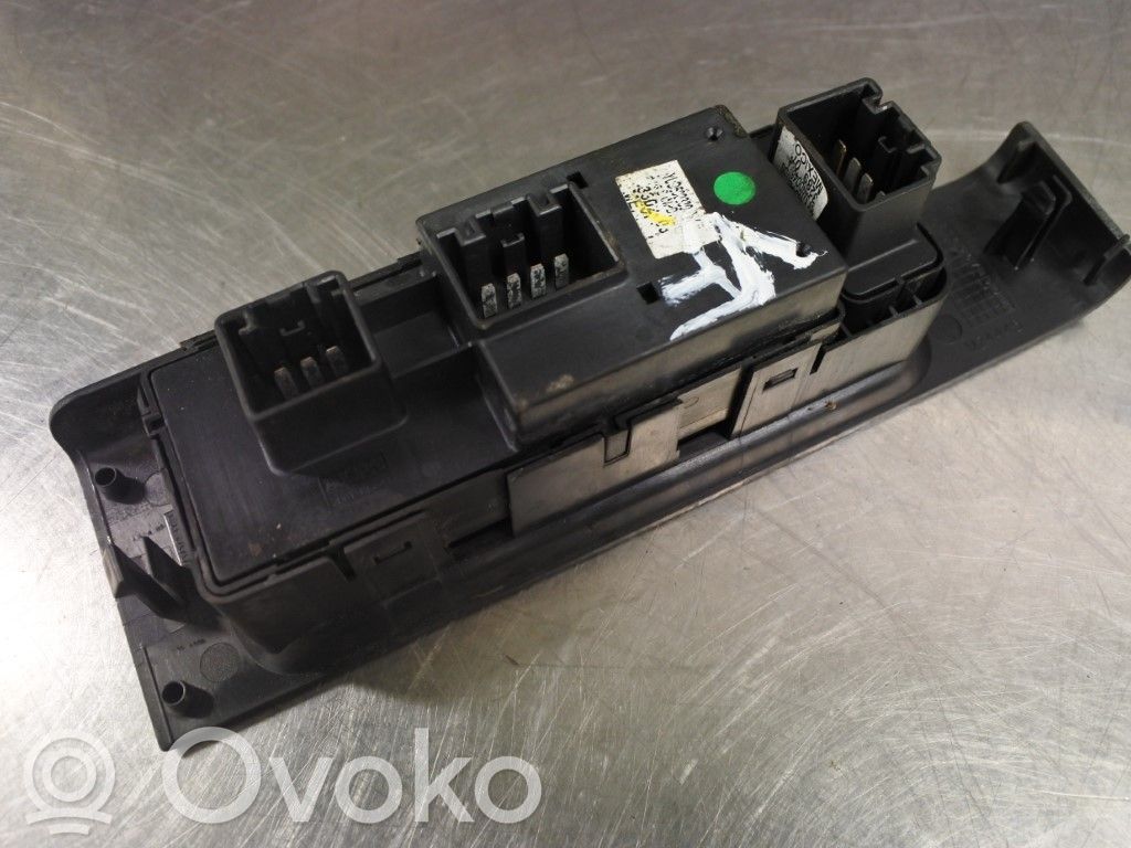 Electric window control switch   223744