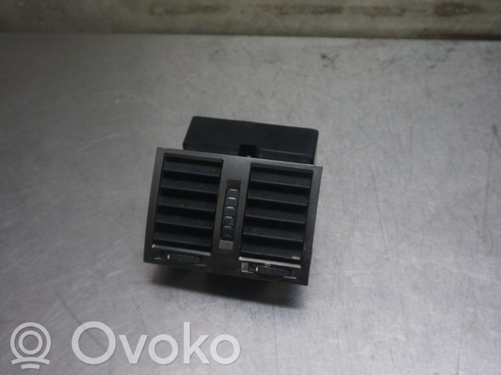 Skoda Superb B5 (3U) Dysze / Kratki środkowego nawiewu deski rozdzielczej 