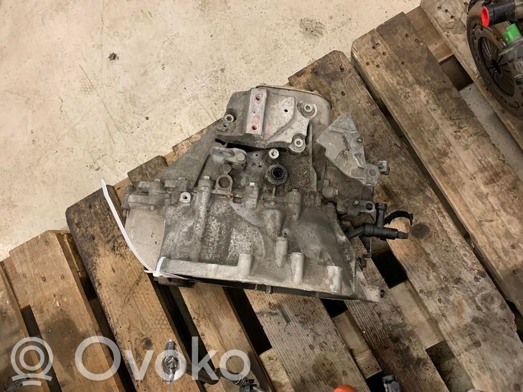Peugeot 2008 I Mechaninė 6 pavarų dėžė 