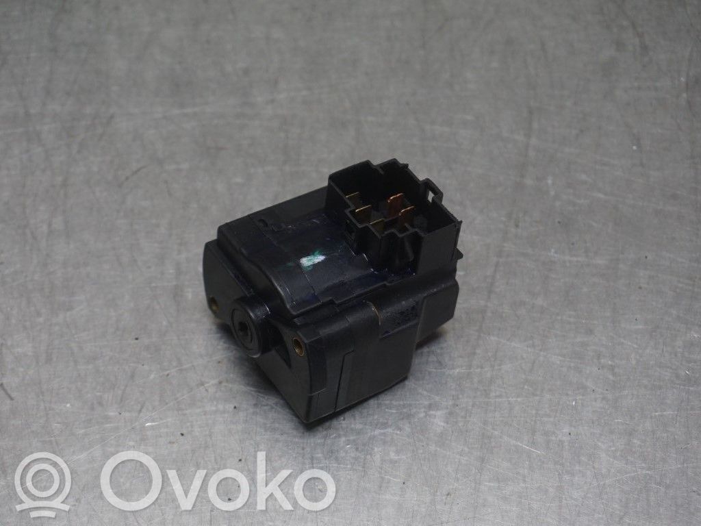 Ohjauspyörän lukitus   4943692,221998