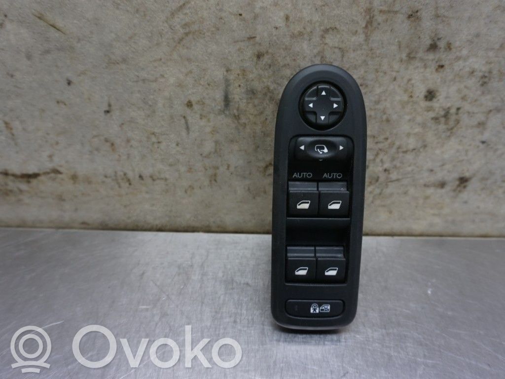 Electric window control switch   6490AZ,260101