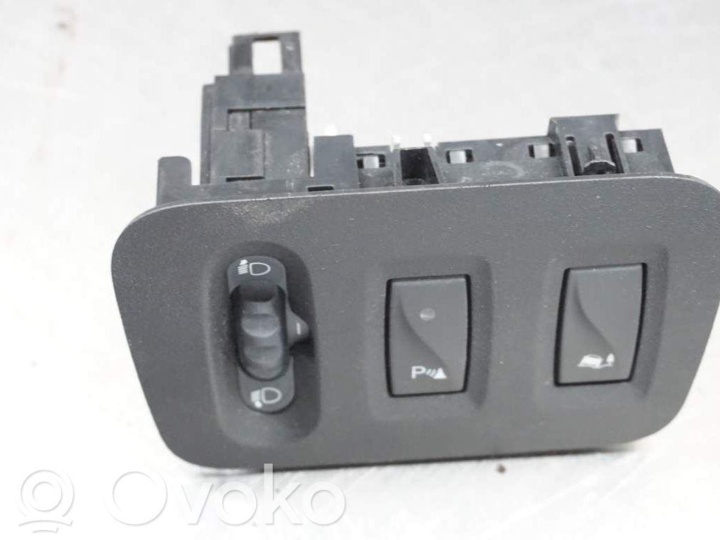 Opel Movano B Light switch 