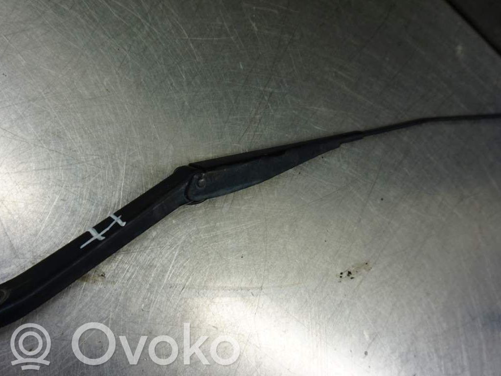 Ford Focus Front wiper blade arm 