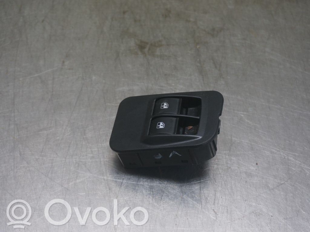 Electric window control switch   6490G8,182831