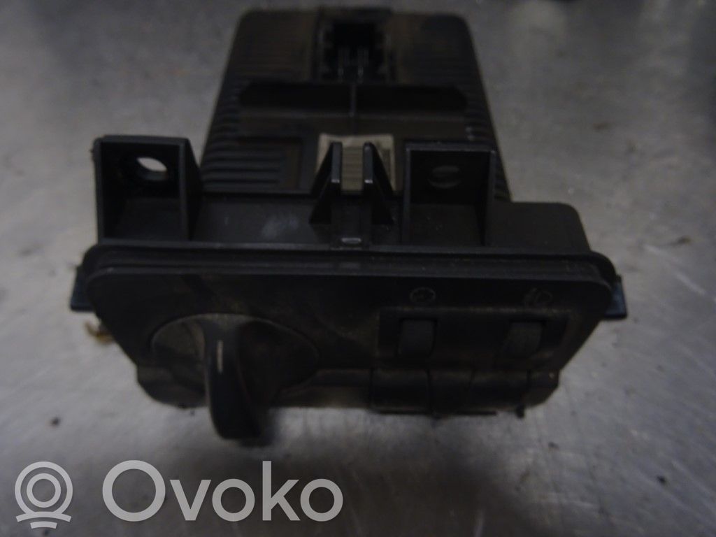 Light switch   N029149,61314108586