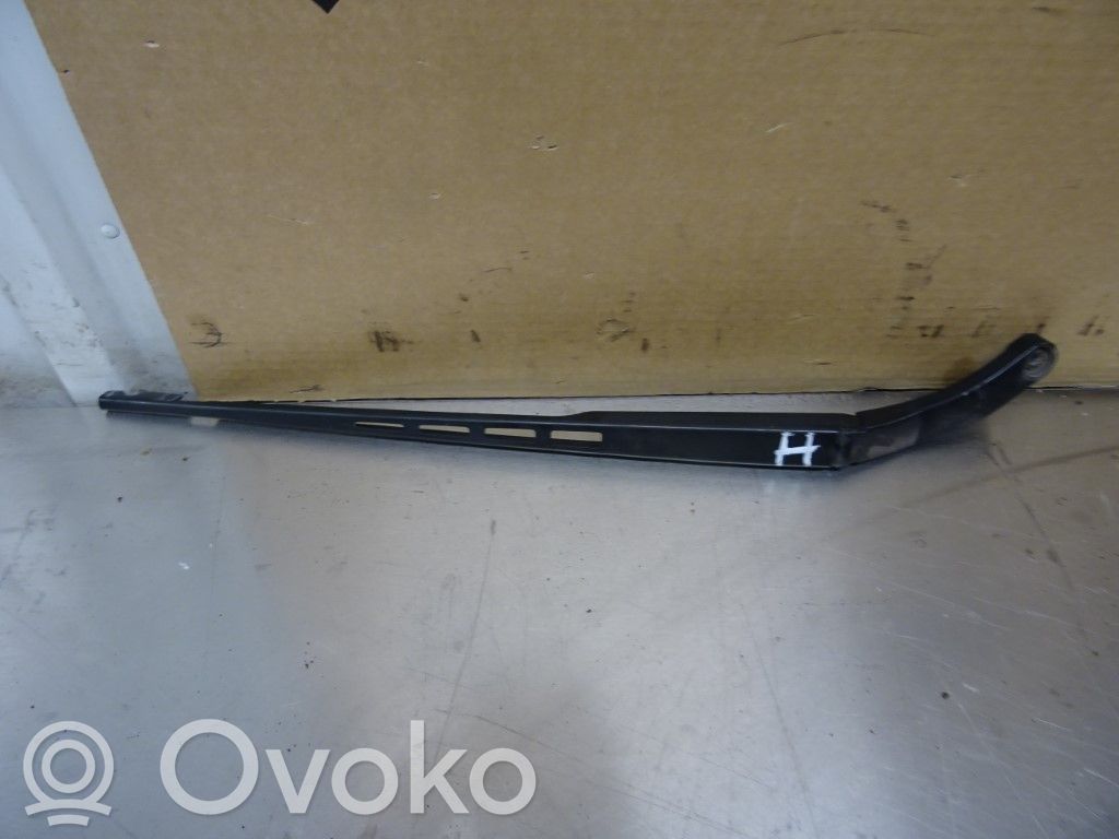Audi A6 S6 C6 4F Etupyyhkimen sulan varsi 