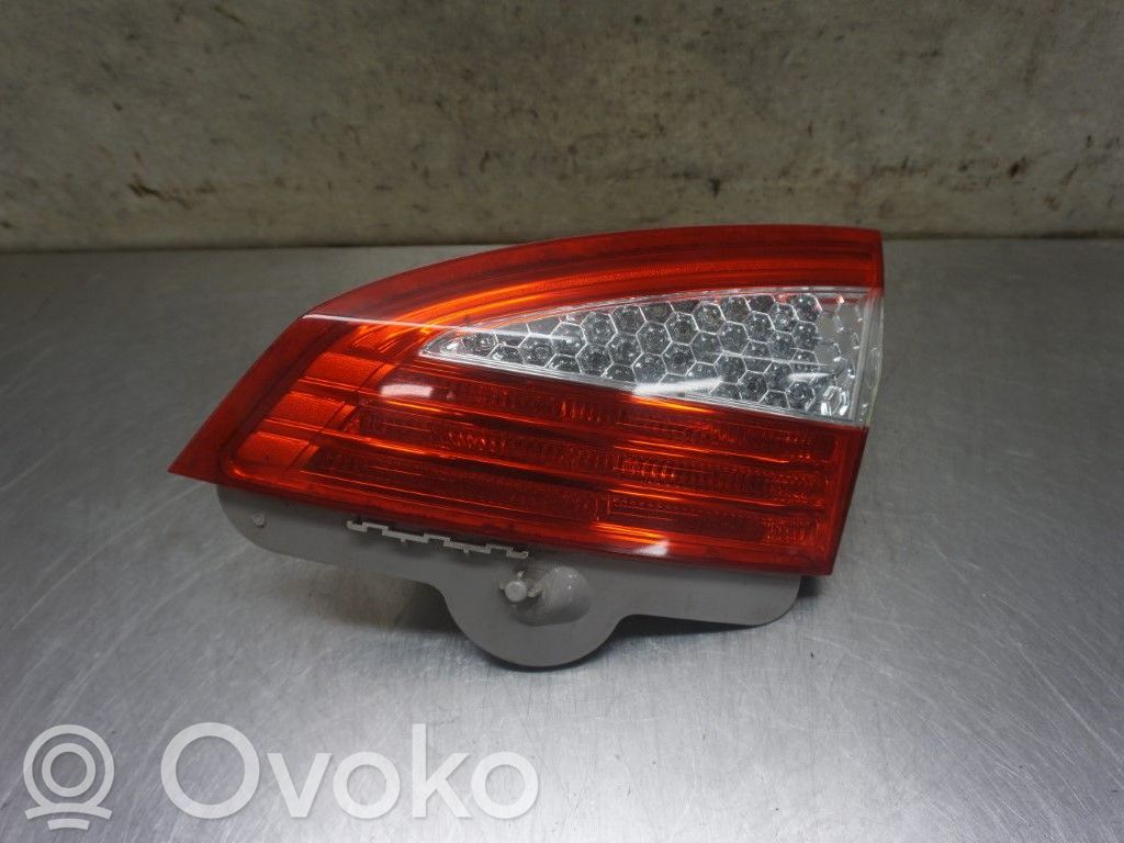 Ford Mondeo MK IV Lampă spate în capacul portbagajului 