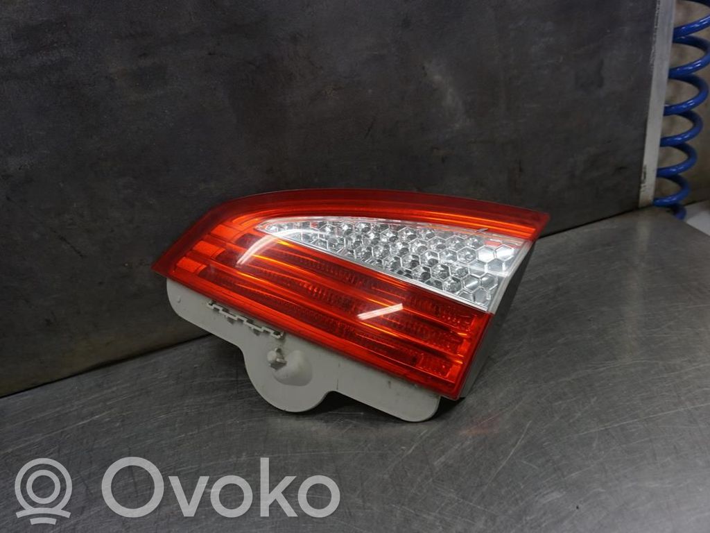 Ford Mondeo MK IV Lampă spate în capacul portbagajului 