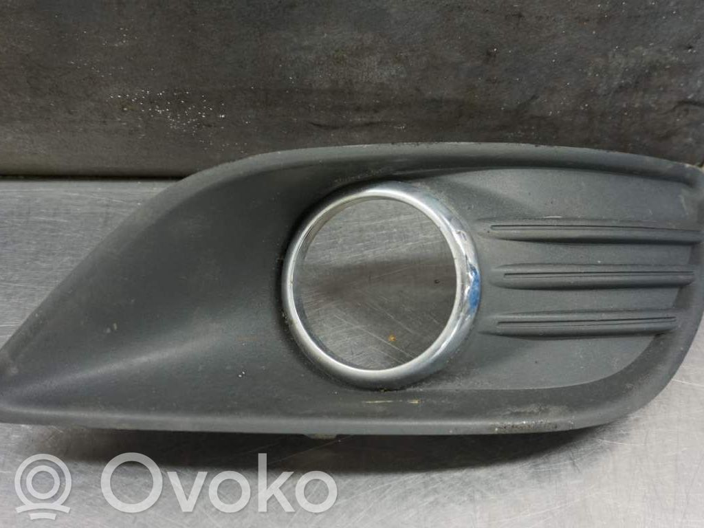 Ford Focus Front bumper upper radiator grill 