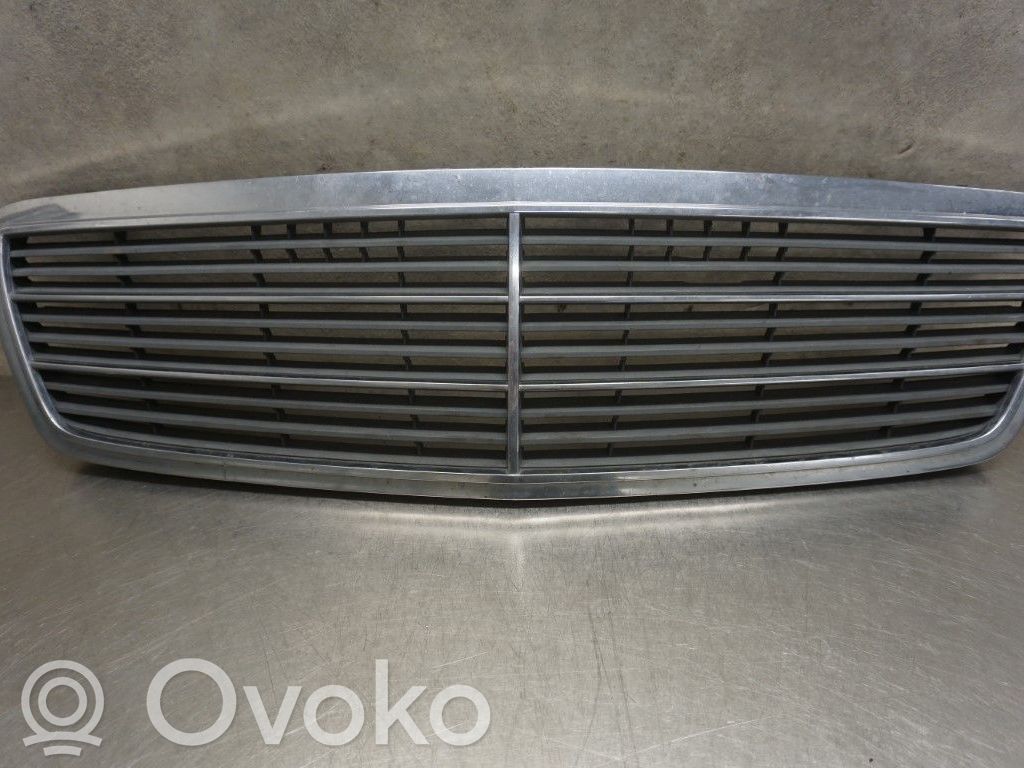 Mercedes-Benz C W203 Maskownica / Grill / Atrapa górna chłodnicy