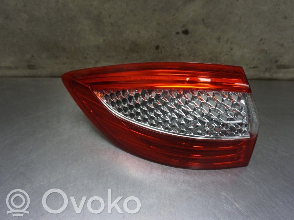 Ford Mondeo MK IV Lampă spate în caroserie 