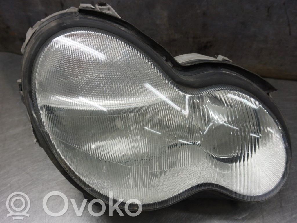 Mercedes-Benz C W203 Lampa przednia 
