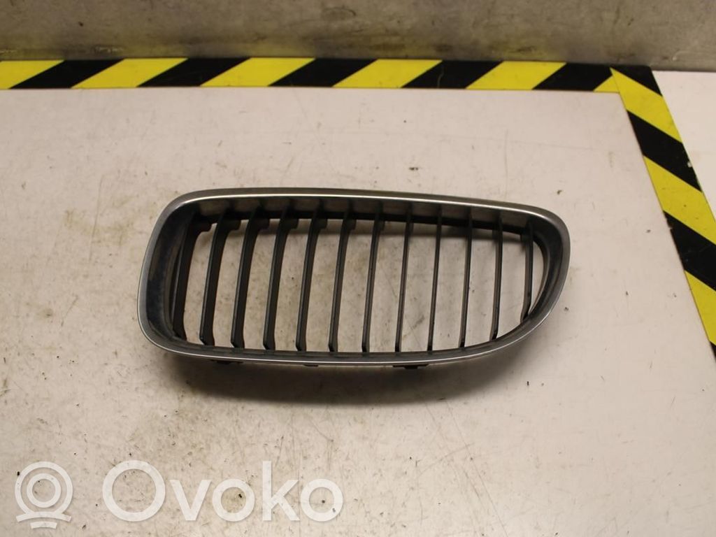 BMW 3 E90 E91 Kratka dolna zderzaka przedniego 