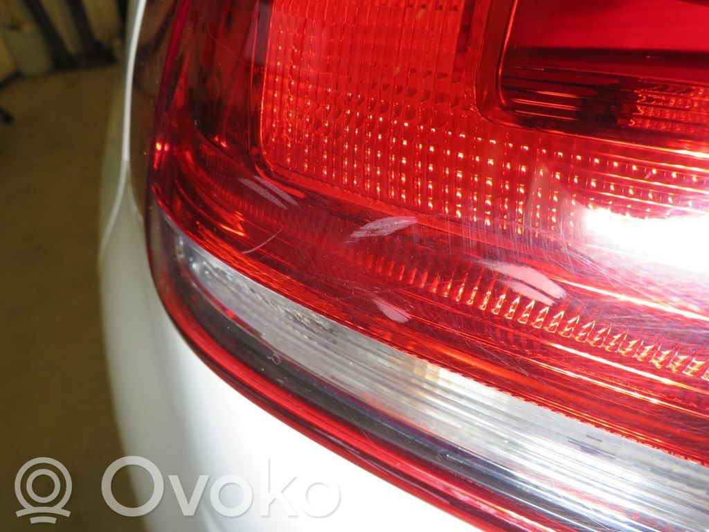 Volkswagen Golf VII Aizmugurējais lukturis virsbūvē 