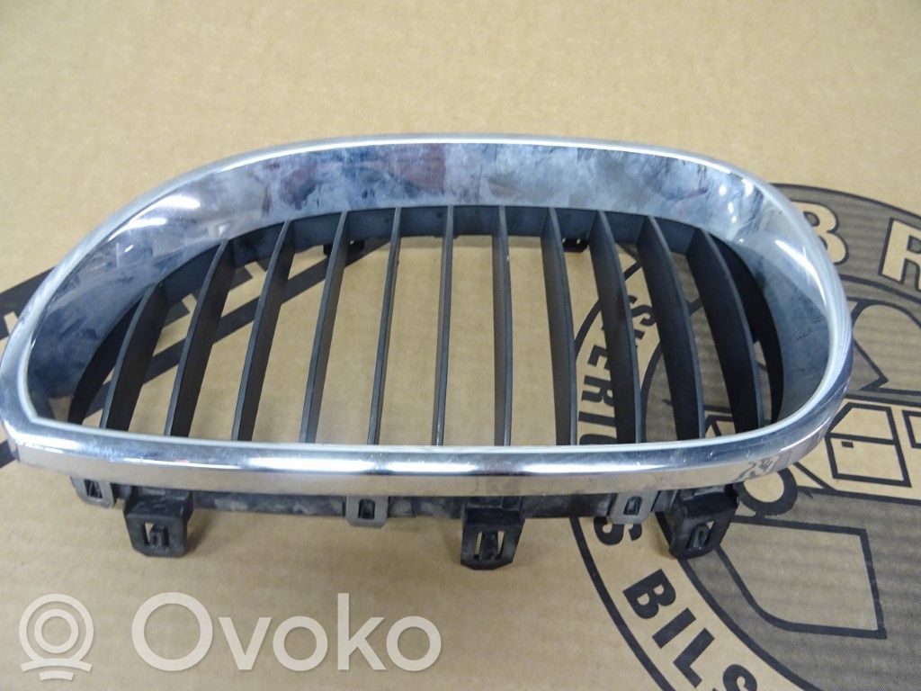 BMW 5 E60 E61 Apakšējais režģis (trīsdaļīgs) 