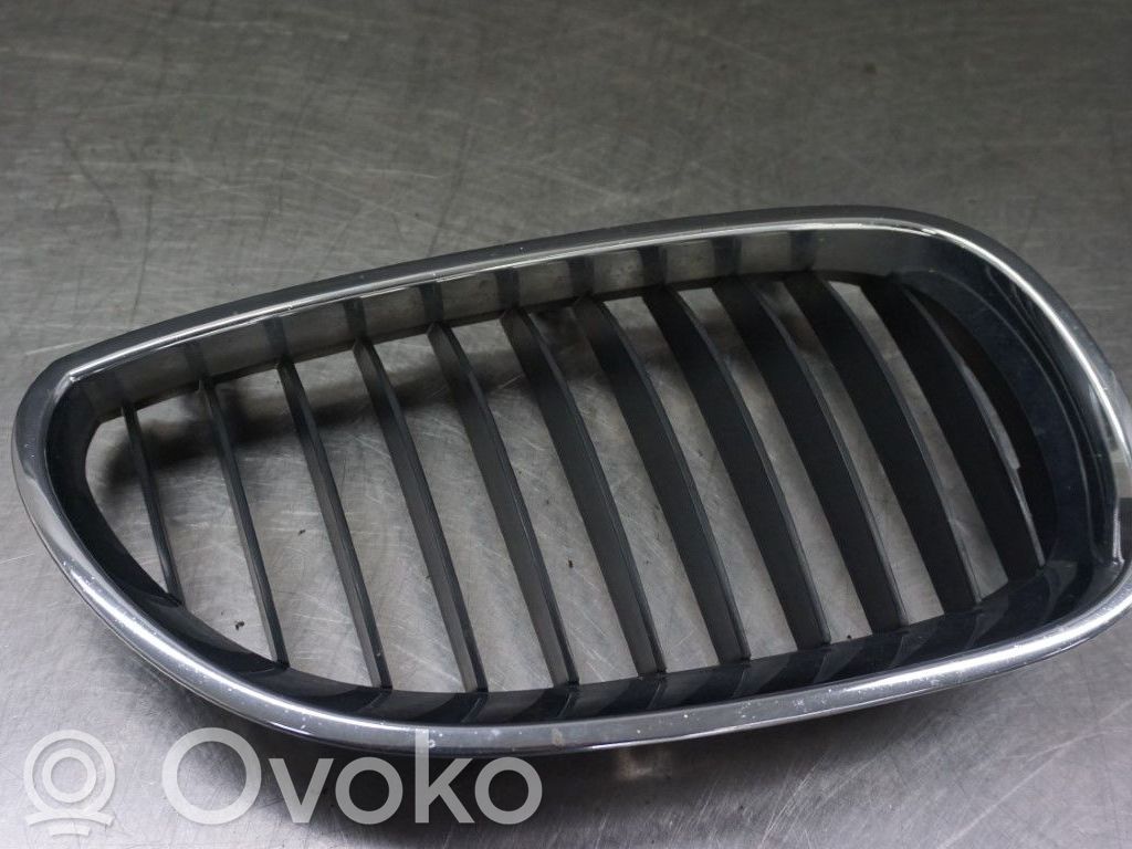 BMW 5 E60 E61 Rejilla inferior del parachoques delantero 