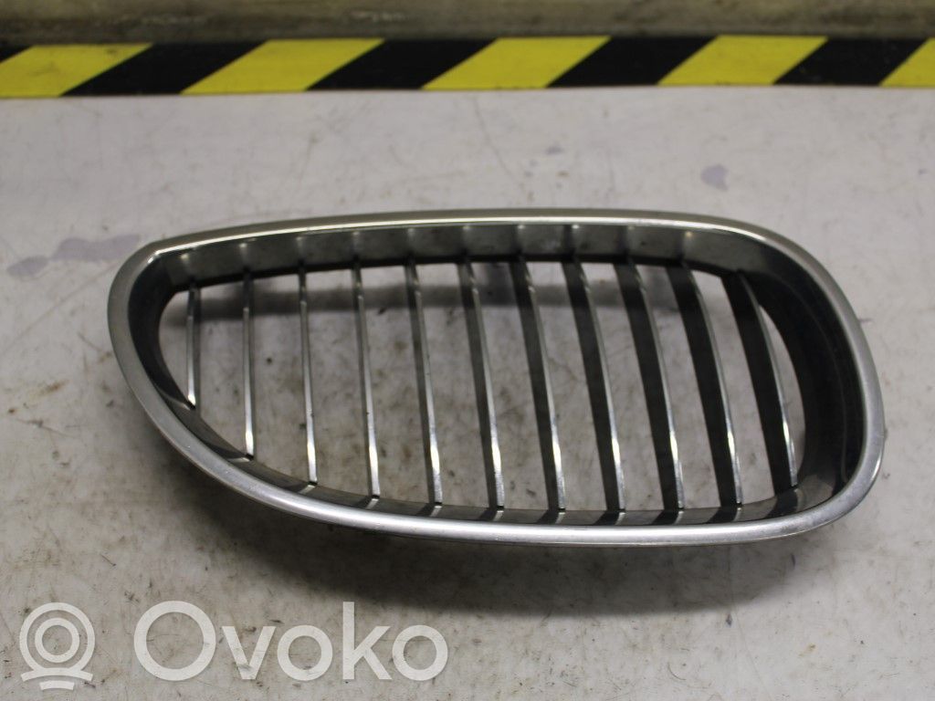 BMW 5 E60 E61 Rejilla inferior del parachoques delantero 