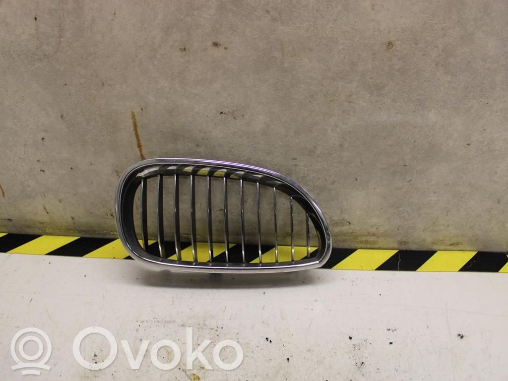 BMW 5 E60 E61 Rejilla inferior del parachoques delantero 