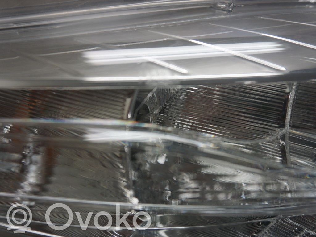 Renault Megane III Lampa przednia 