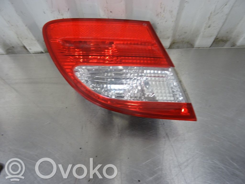Mercedes-Benz E W211 Lampy tylnej klapy bagażnika 