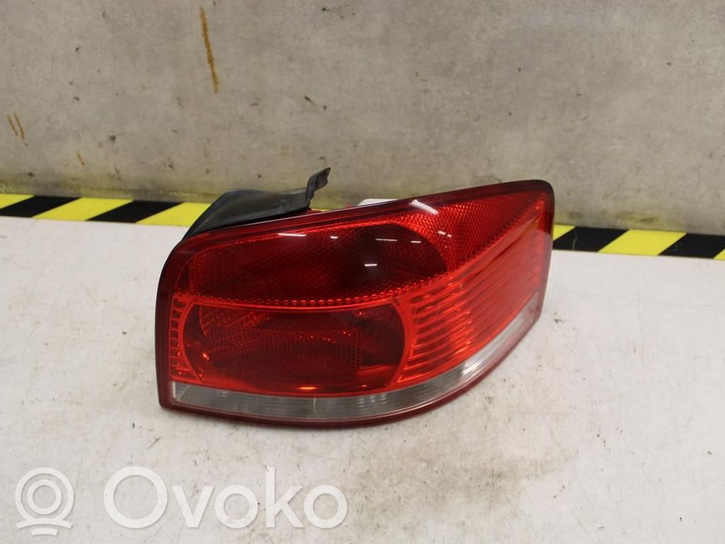 Lampa tylna   8P0945096,157498,00036564