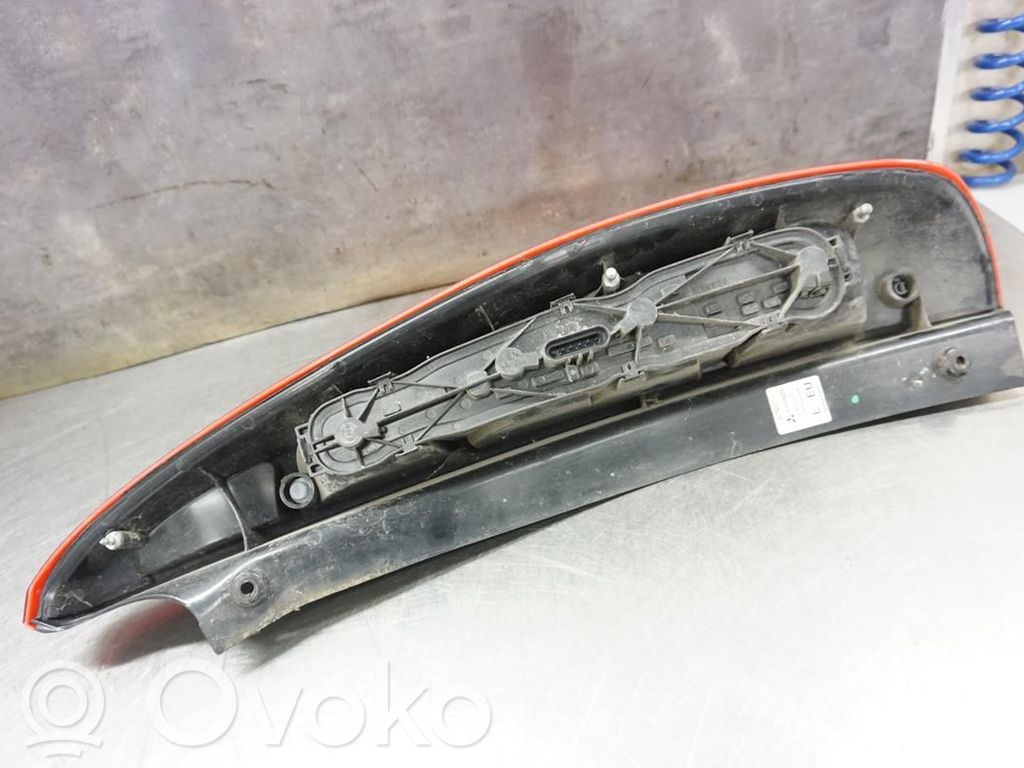 Lampa tylna   8330A327,157331