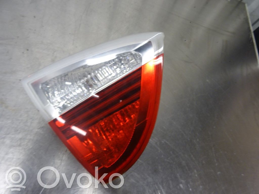 BMW 3 E90 E91 Aizmugurējais lukturis pārsegā 