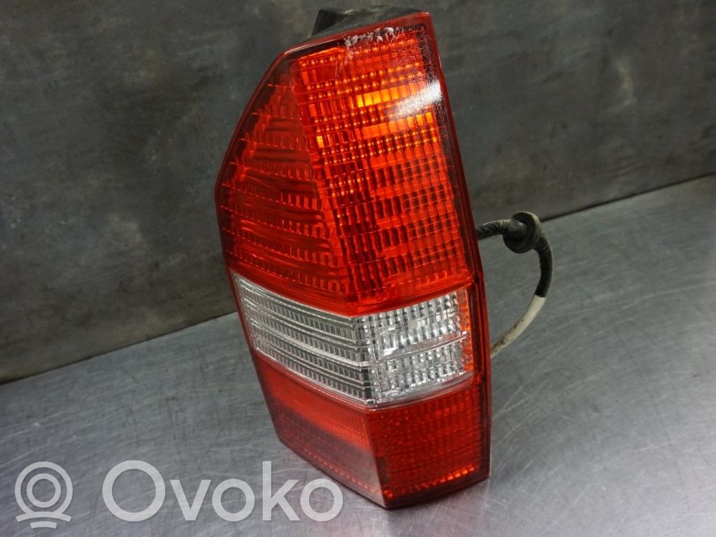 Mitsubishi Space Wagon Aizmugurējais lukturis virsbūvē 