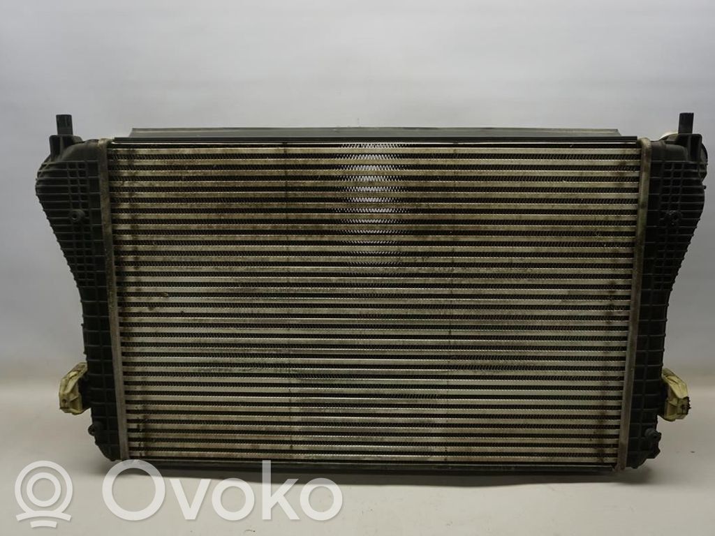 Volkswagen PASSAT B7 Chłodnica powietrza doładowującego / Intercooler 