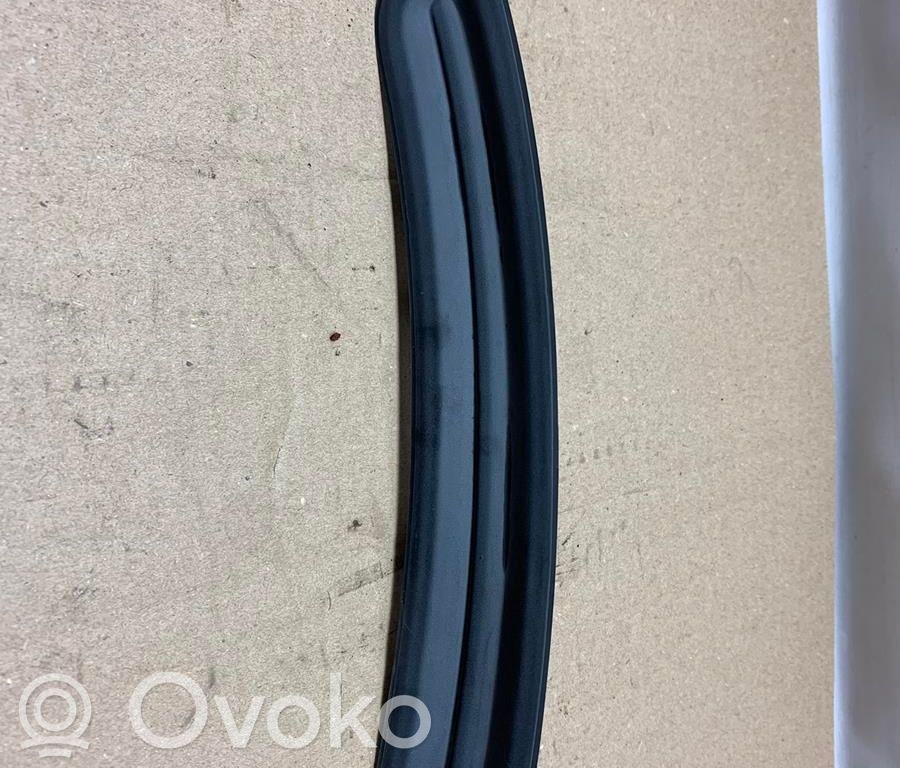 Hyundai Veloster Konepellin säleikkö 