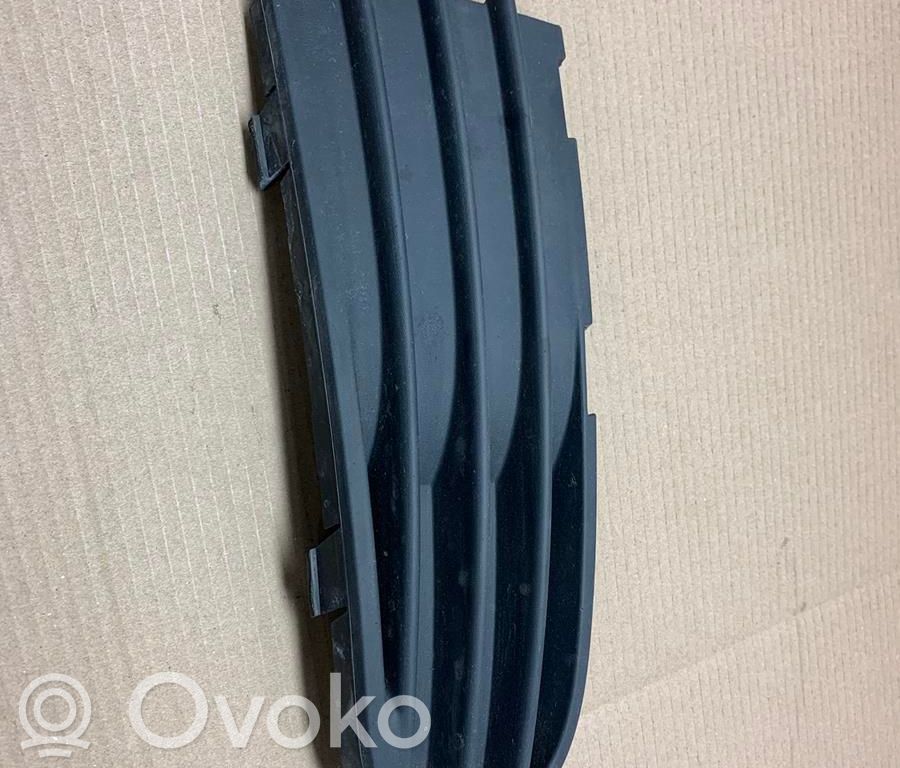 Volvo S40 Front bumper lower grill 