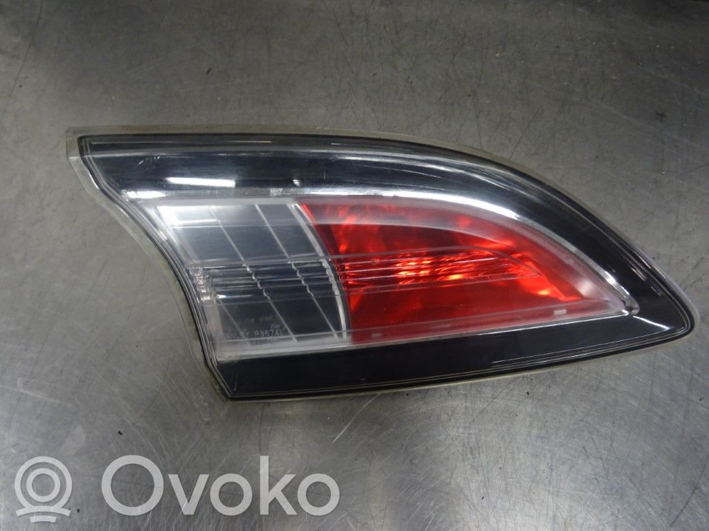 Mazda 3 II Aizmugurējais lukturis pārsegā 